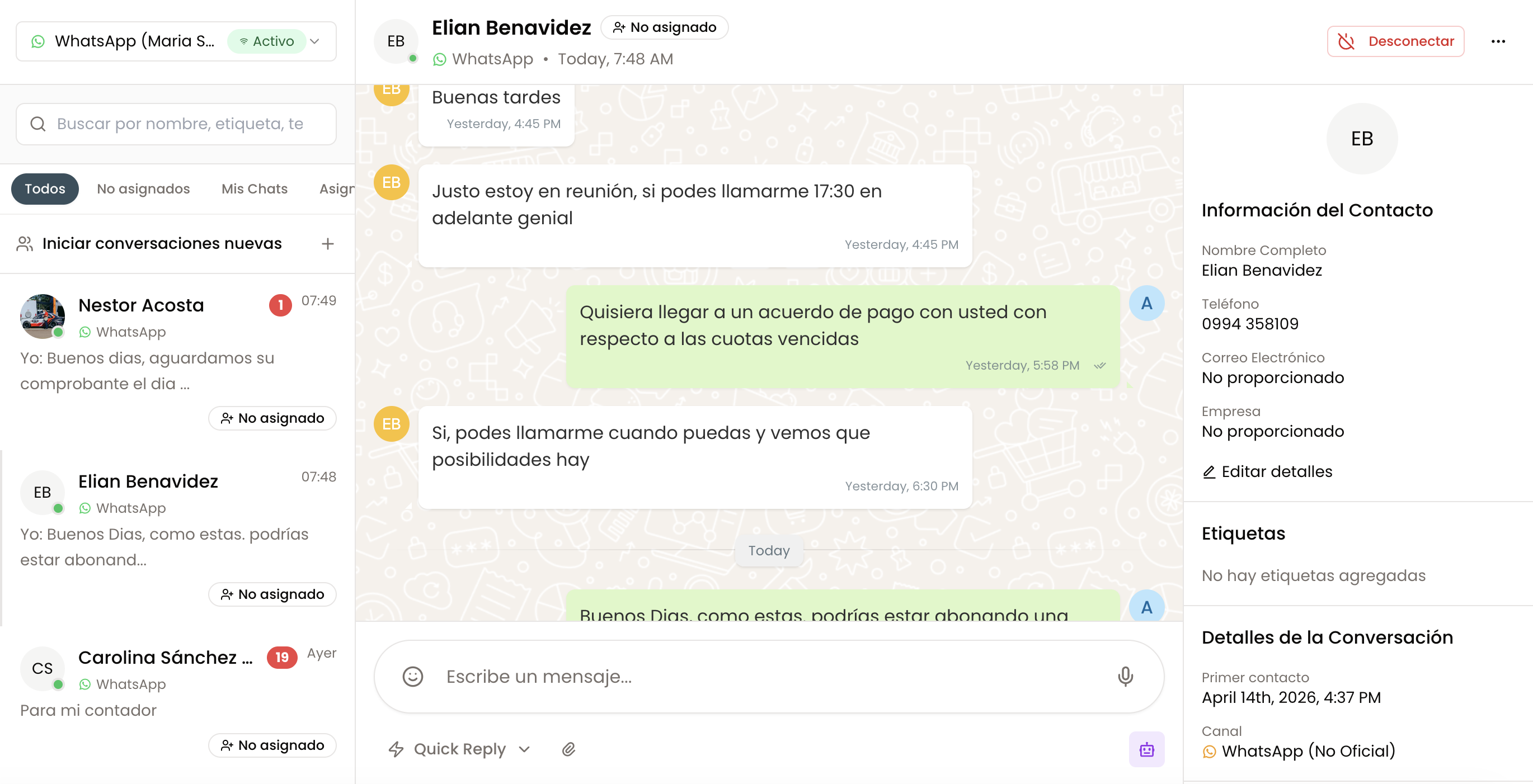 Captura de la bandeja unificada de Fish: lista de conversaciones de WhatsApp a la izquierda, chat con un cliente al centro, ficha del contacto a la derecha.